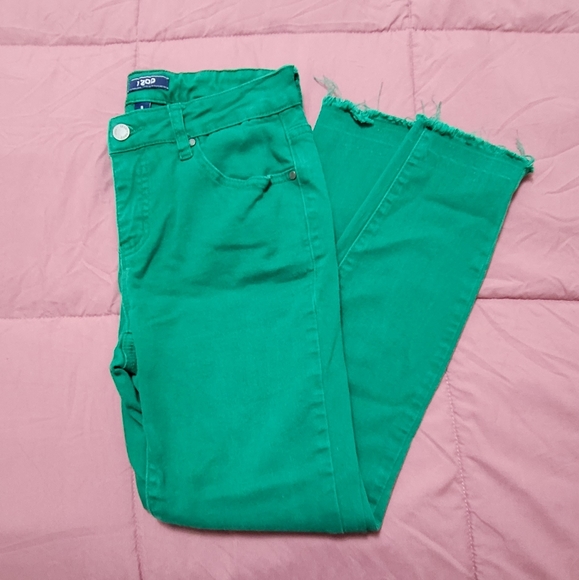 IZOD Raw-Edge Hem Ankle Skinny Jeans - Picture 2 of 8